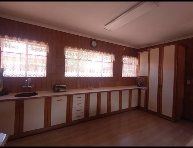 4 BEDROOM HOUSE FOR SALE IN THREE RIVERS EAST